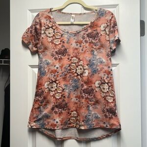 Good Used Condition (Likely Excellent Used) LuLaRose - Size XS - Shirt